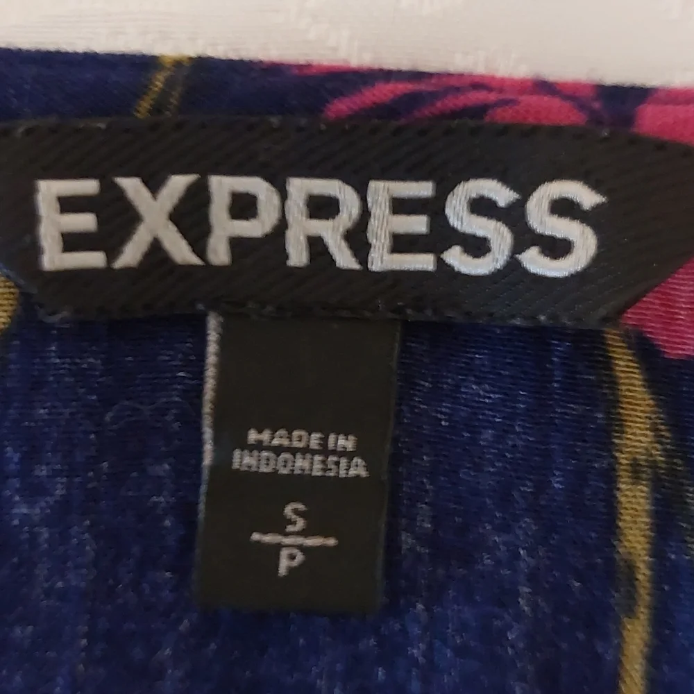 Express top. Very feminine blue floral. Size S/P. Pre-owned, very gently used. - Picture 5 of 5